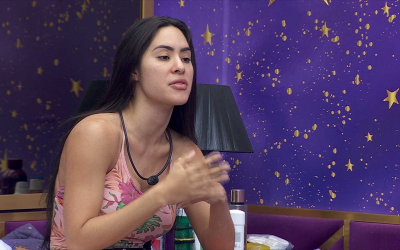 Em conversa com Davi, Isabelle diz: 