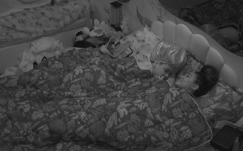 Em conversa com Marvvila, Sarah Aline revela crush em cantor