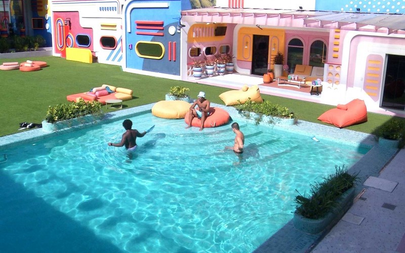 Em dia de Final no BBB 22, brothers aproveitam a piscina