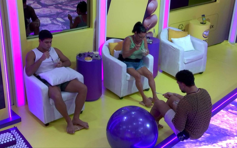 Em dia de Paredão, brothers ganham momento relaxante no BBB 25