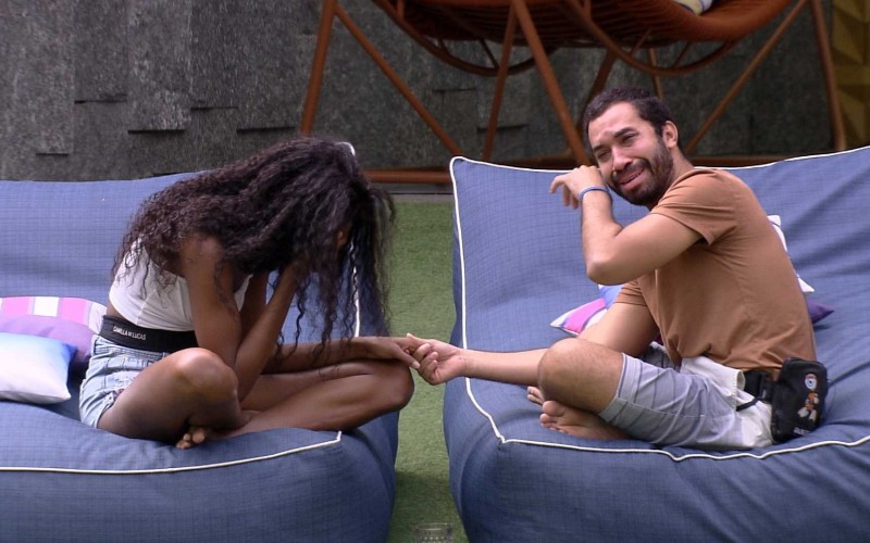 Emparedado, Gilberto chora na área externa da casa do BBB21