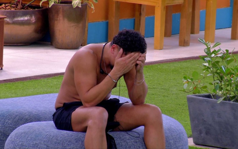 Emparedado, Vinícius chora no BBB 25: 