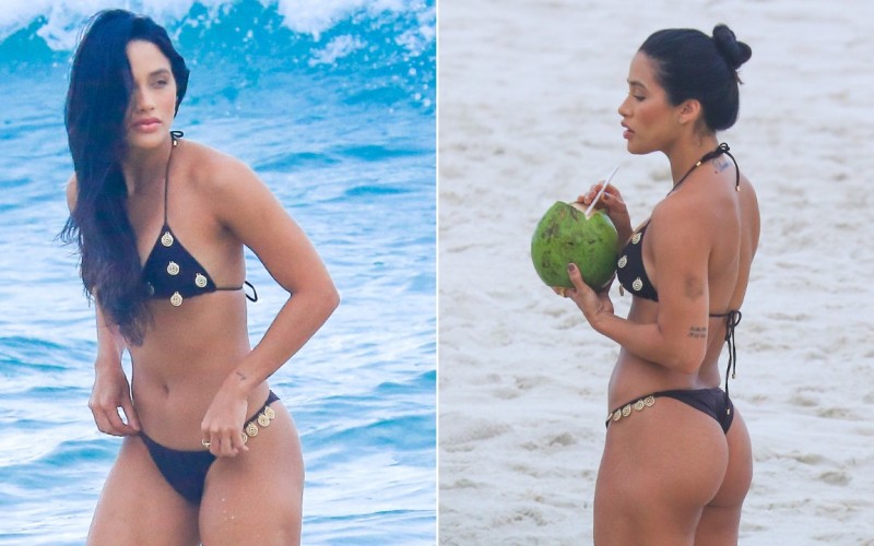 Ex-BBB Eva curte a praia da Barra da Tijuca, no Rio