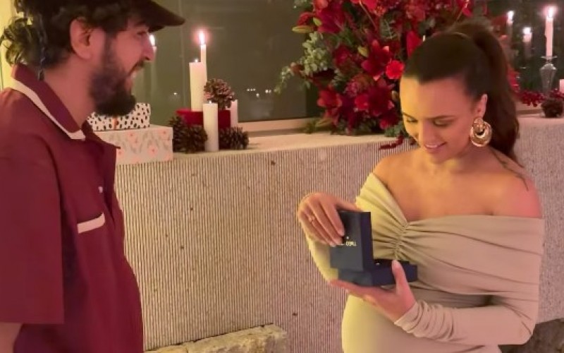 Ex-BBB Rafa Kalimann ganha presente personalizado de Nattan