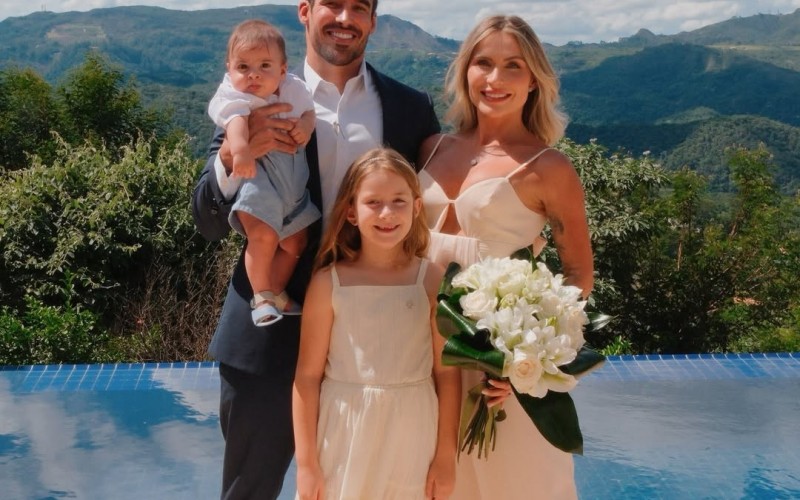 Ex-BBB Renata Dávila se casa com pai do seu filho caçula