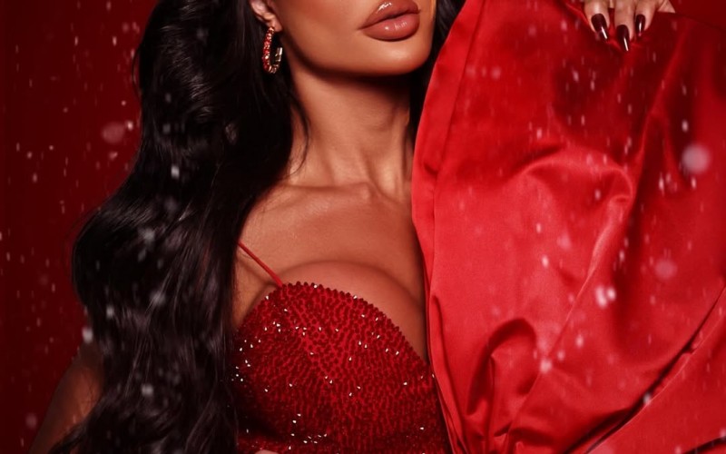 Ex-BBBs capricham no look para a noite de Natal; veja as fotos