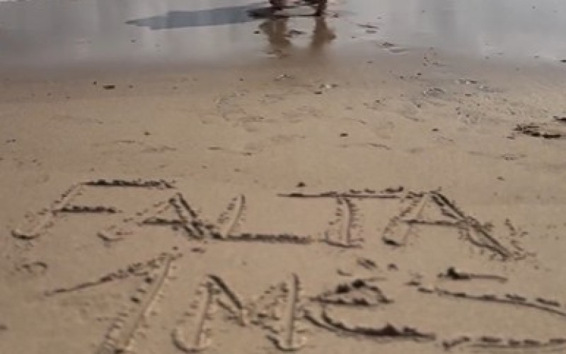 Ex-BBBs Laís Caldas e Gustavo Marsengo anunciam a data do casamento