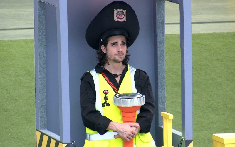 Fiuk chora enquanto cumpre Castigo do Monstro no BBB21