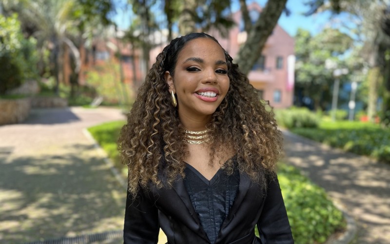 Fora do BBB 24, Pitel chega a Maceió e reencontra família