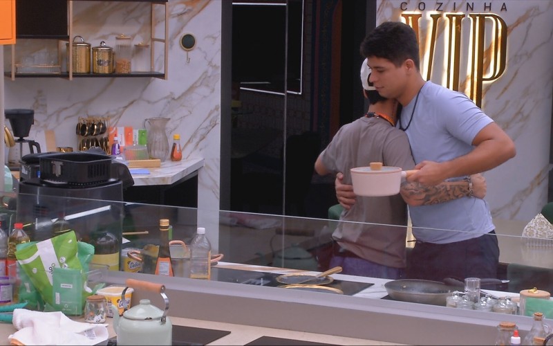 Guilherme conversa com João Pedro após Formação do Paredão: 