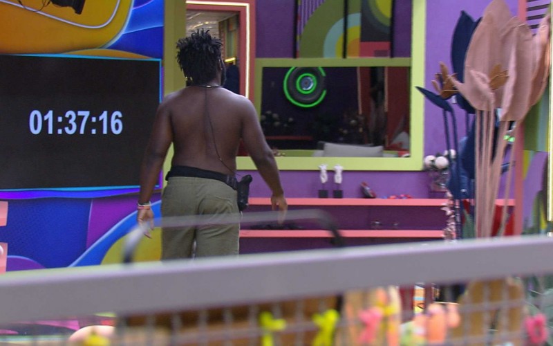 Jessilane alerta: ‘O botão tá verde hoje’