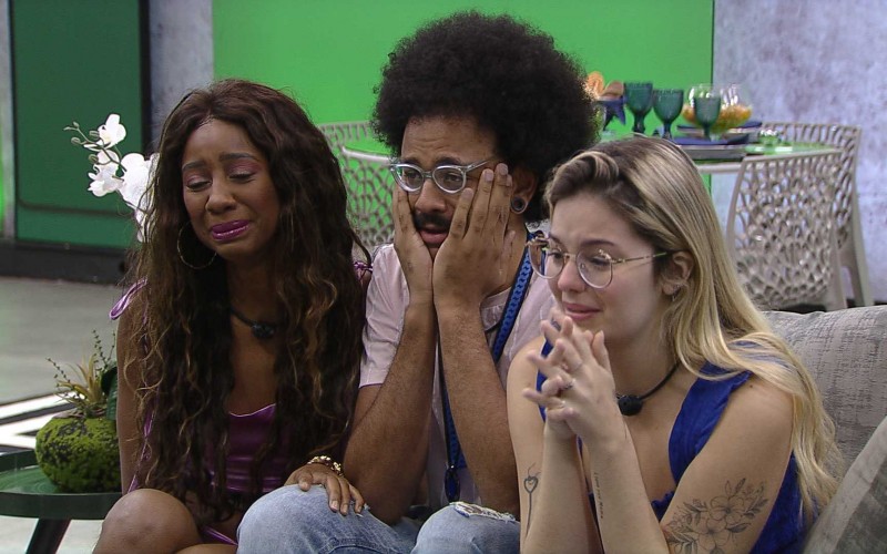João Luiz vibra com mensagem da família no BBB21