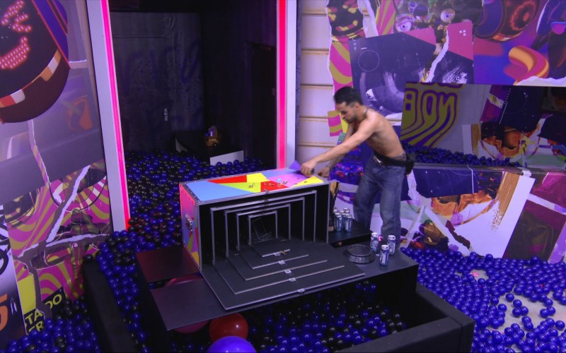 João Pedro abre último baú no quarto do Barrado do Baile