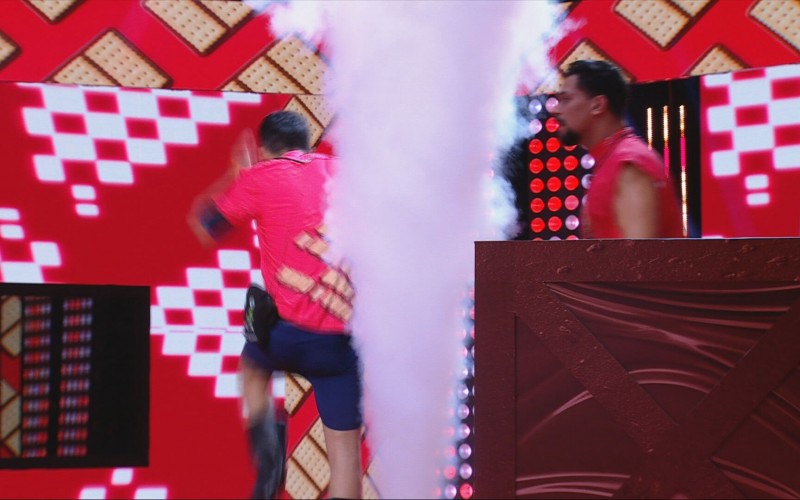 João Pedro se assusta com fumaça em Festa do BBB 25