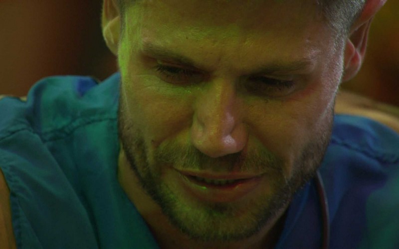 Jonas chora e desabafa com Sarah: "Pra mim não é brincadeira"