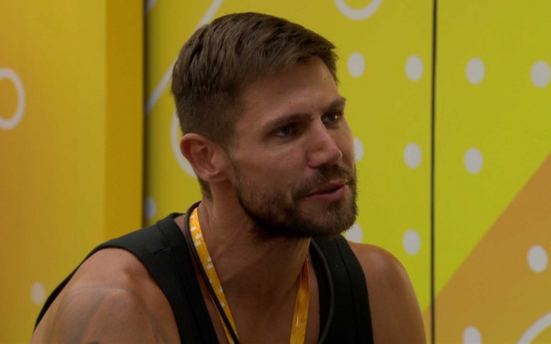 Jonas Sulzbach faz sua estreia no Quarto do Líder do BBB 26