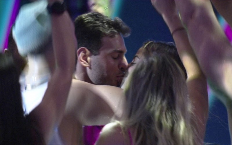 Key e Gustavo protagonizam o primeiro beijo do BBB 23