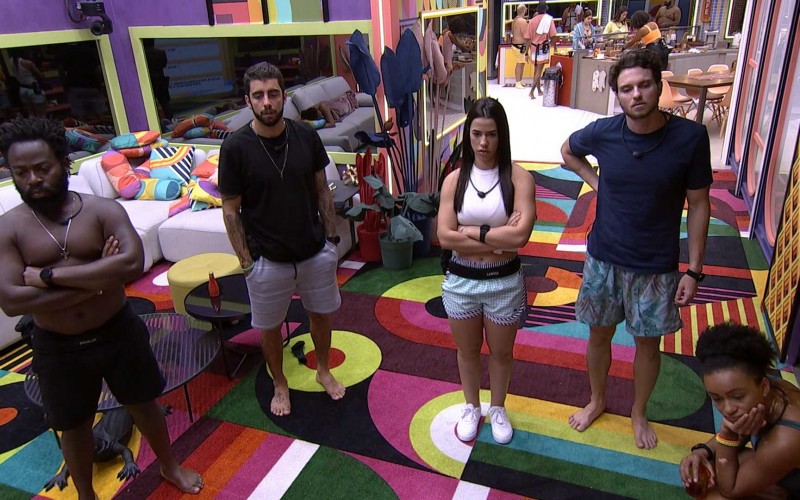 Laís quer saber: ‘Quem me deu coração partido gente?’