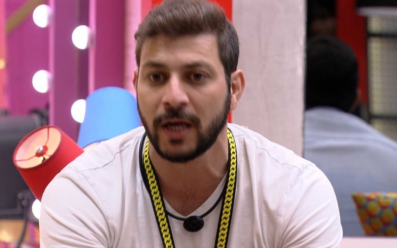 Líder Caio indica Thaís ao 11º Paredão do BBB21