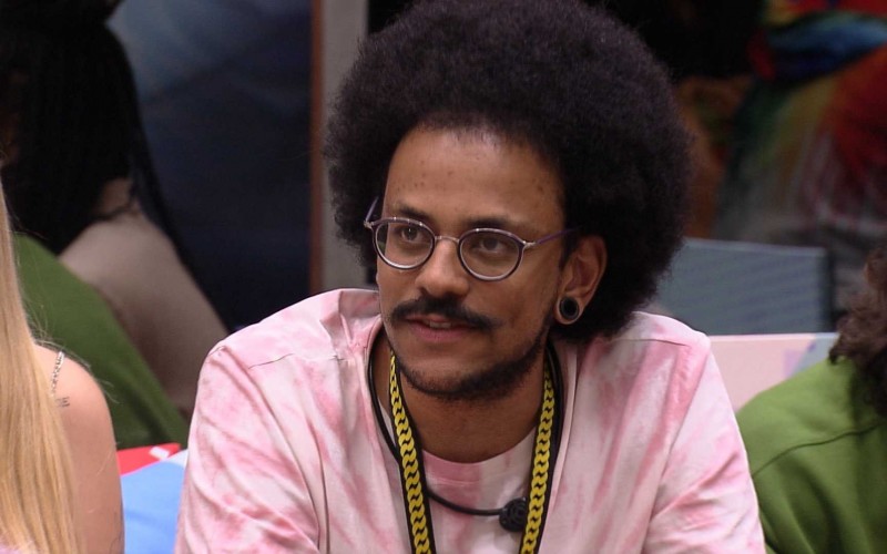 Líder João Luiz indica Projota ao quinto Paredão do BBB21