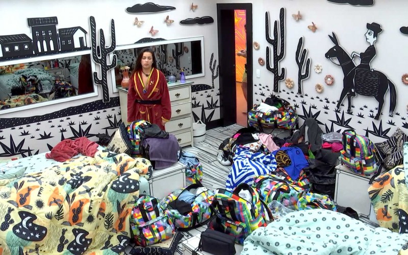 Líder Juliette recebe comes e bebes no BBB21