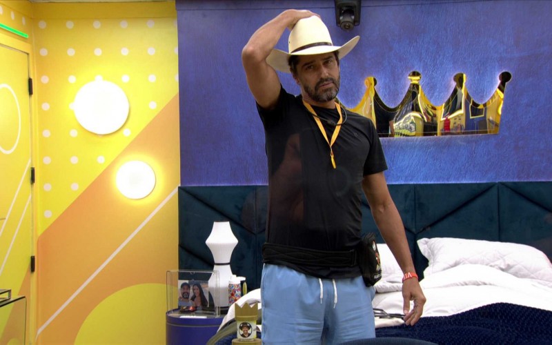 Líder no BBB 26, Alberto Cowboy recebe figurino da sua Festa