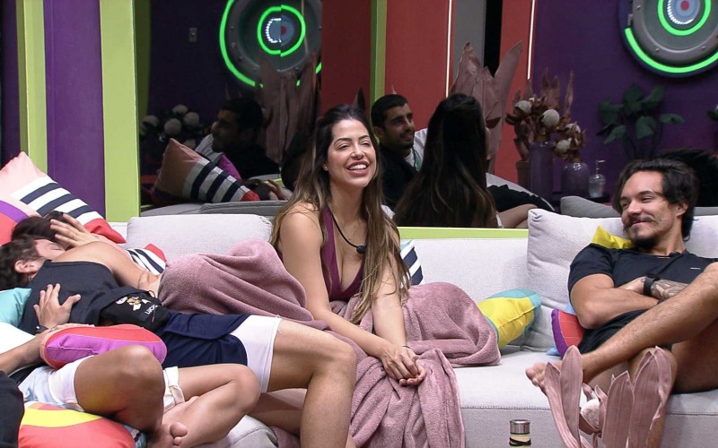 Lucas abraça Eslovênia e Laís brinca: 