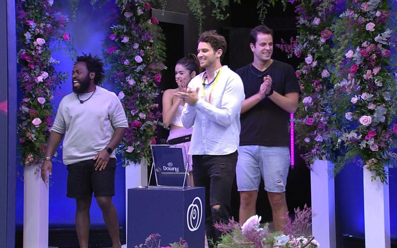 Lucas curte Almoço do Líder ao lado de brothers no BBB 22