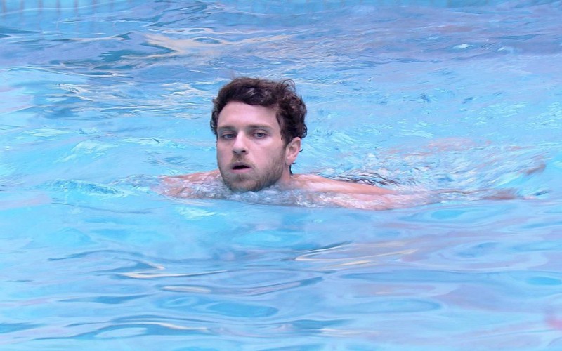 Lucas curte piscina enquanto brothers dormem no BBB 22
