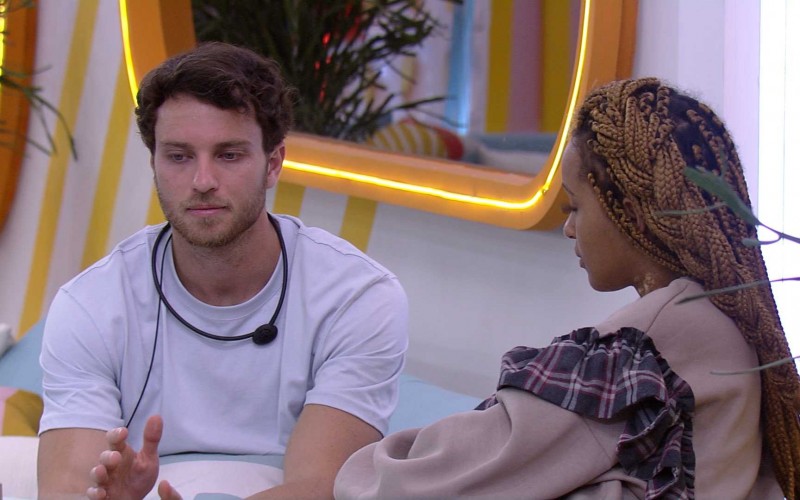 Lucas declara para Natália: 