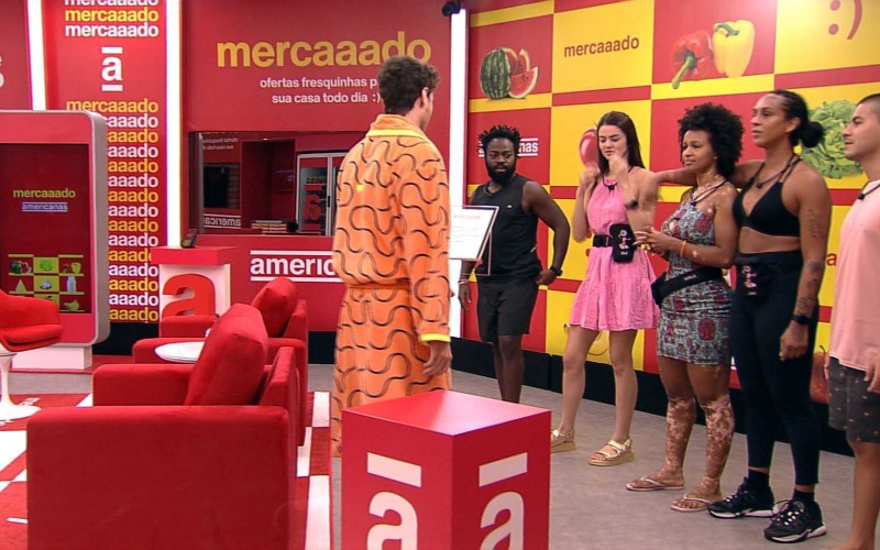 Lucas e brothers do VIP fazem compras no Mercado Americanas