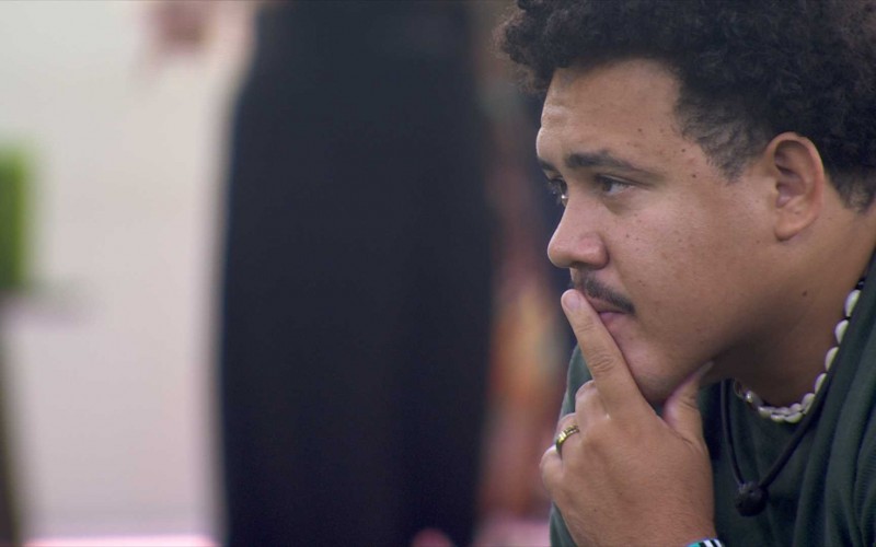 Lucas Henrique chora e é consolado por Pitel no BBB 24