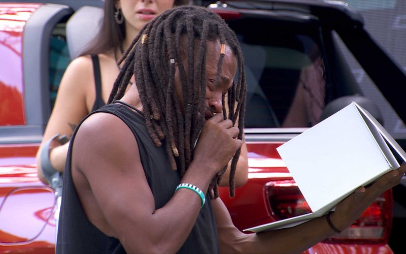Luigi ganha carro no BBB 24 e se emociona: 