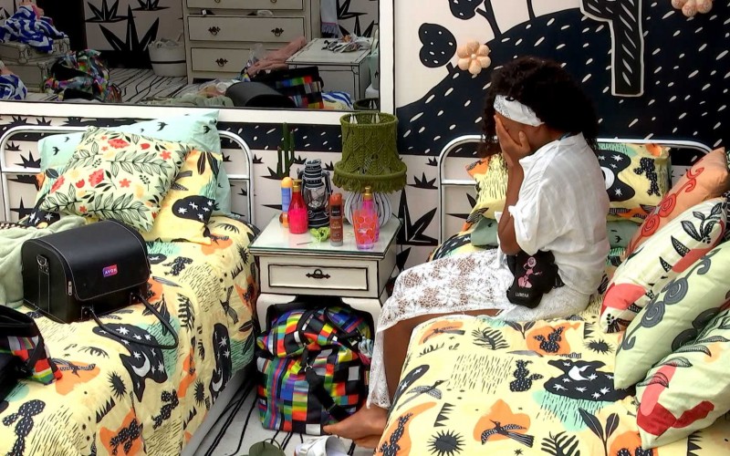 Lumena chora sozinha no quarto após eliminação de Karol Conká no BBB21