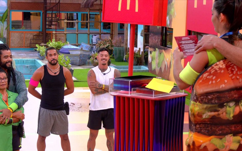 Maike e Gabriel recebem Castigo do Monstro