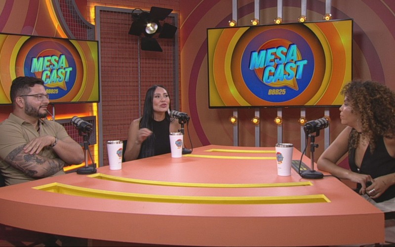 Marcelo acredita que Maike quer um romance com Eva