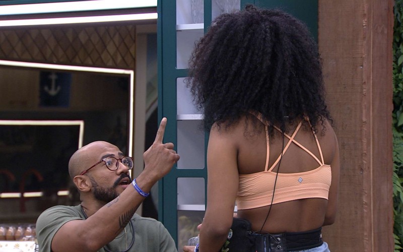 Marvvila se estressa com Ricardo na cozinha do BBB 23