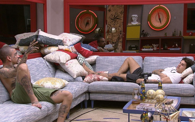 MC Guimê e Gabriel falam sobre voto em Domitila Barros