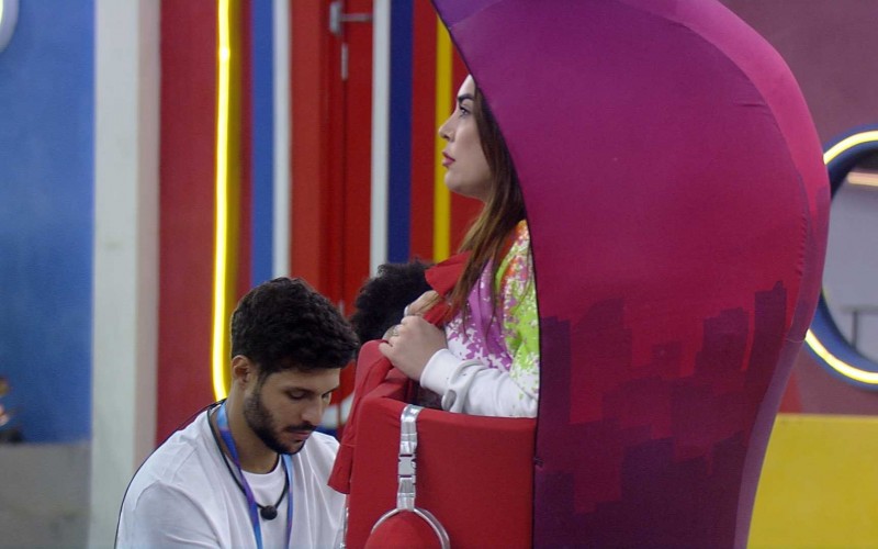 Naiara Azevedo assume Monstro pela primeira vez