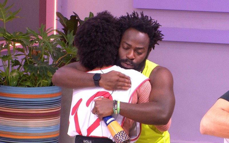 Natália chora após ser eliminada da Prova do Líder no BBB 22