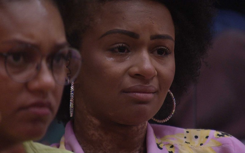Natália chora com filme exibido em sessão de cinema no BBB 22