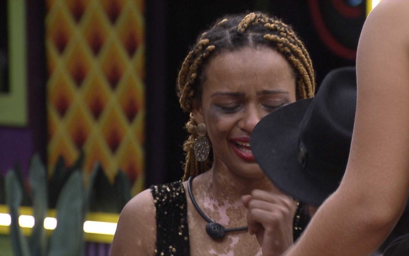 Natália chora e desabafa com brothers: 