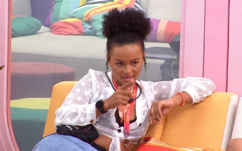 Natália confessa para sisters: 