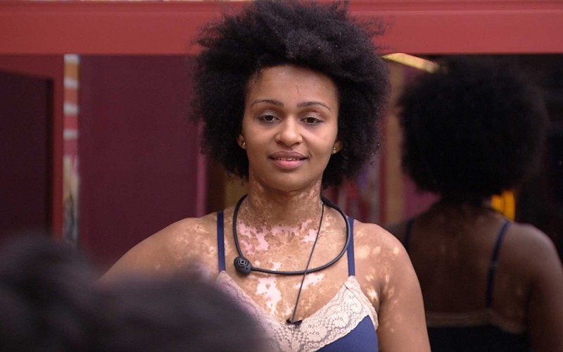 Natália dispara para Naiara Azevedo no Quarto Grunge: 