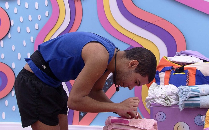 No BBB 22, Vinícius se assusta com mala de Lucas