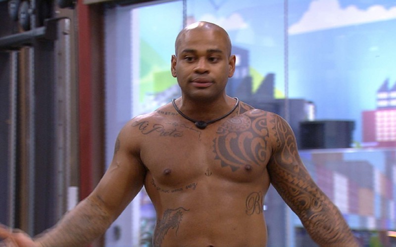 No BBB 23, Cezar faz alerta sobre sister: 