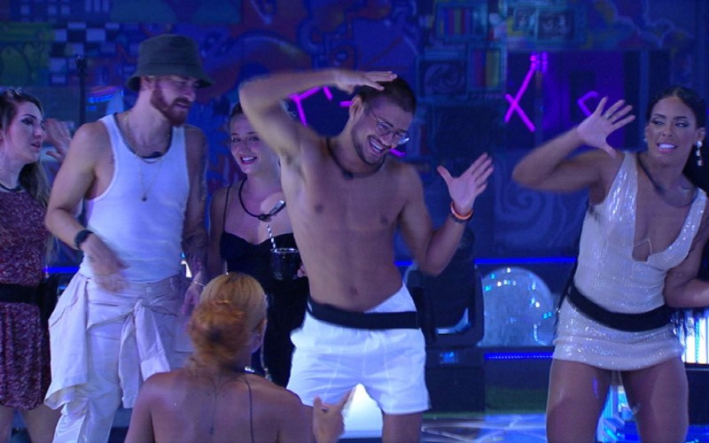 No BBB 23, Gabriel Santana dança música de 