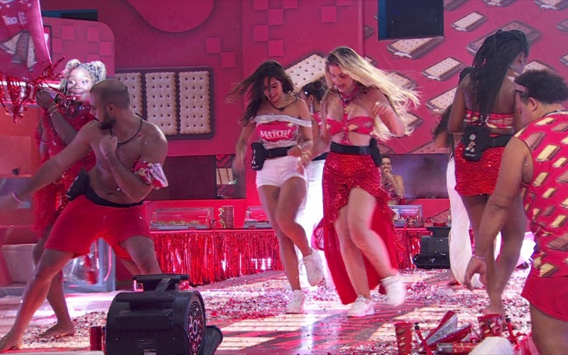 No BBB 24, Vanessa Lopes e Yasmin dançam juntas