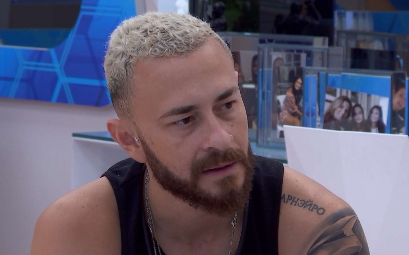 No Quarto do Líder, Fred questiona jogo de Gabriel e MC Guimê