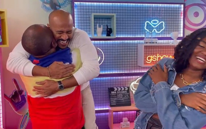 Pai de Sarah Aline se emociona ao conhecer Ricardo; veja vídeo!